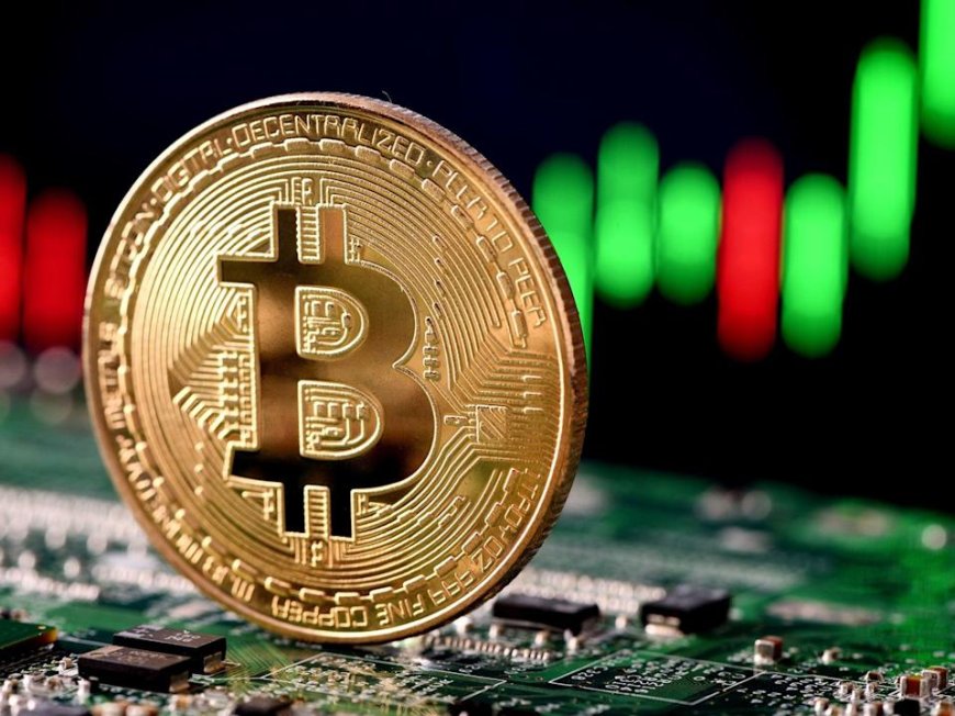 Bitcoin consolidates above $17,000, with traders adamant to flip bullish